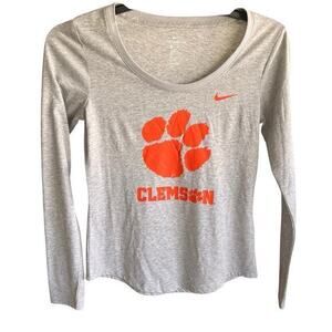 Scoop neck long sleeve NIKE TEE NWT XS